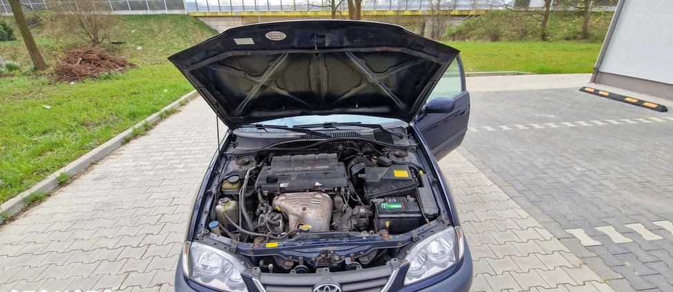 Toyota Avensis cena 3500 przebieg: 271000, rok produkcji 2001 z Gdańsk małe 67